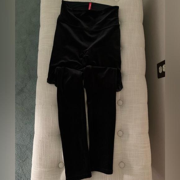 Spanx Black Velvet Leggings Size Small Worn One Time Only - Picture 2 of 8